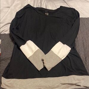 St. John's Bay Black Boxy Long Sleeve Hoodie